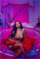 Autograph COA Rihanna Photo