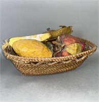 Fine reticulated rye straw table basket with