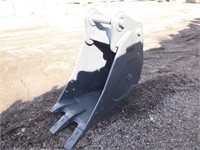 24" CP Excavator Bucket w/ Teeth