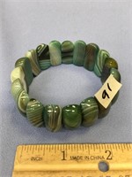 Green agate stretch cabochon section bracelet