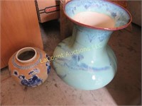 pair vases one chinese good condition
