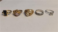 5 Avon rings sz 7, 6.5, 6, 7, and 7