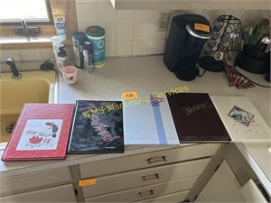 5 Annuals /  Yearbooks