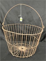 VINTAGE EGG BASKET WITH HANDLE