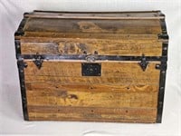Early Wood Chest 28w x 17d x 21t