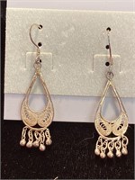 Sterling silver dangle earrings. Measure 2