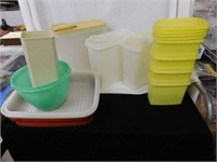 Tupperware : 1 large &2 regular cereal keepers -