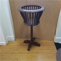 VTG WOODEN PLANT STAND