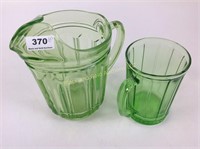 Lot: 2 green depression glass items