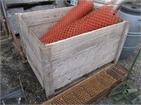 WOOD BOX AND 2 ROLLS OF FENCE