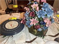 CENTERPIECE AND CAKE STAND