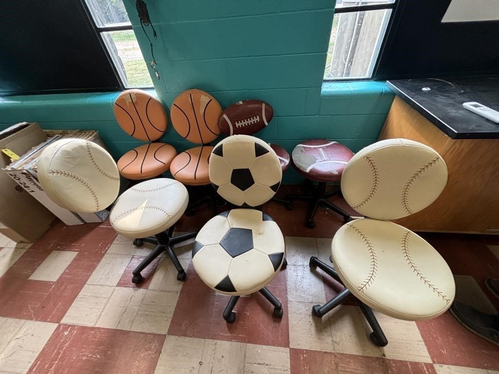 7 Rolling Chairs