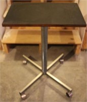 Rolling stand / table