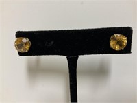 14kt Gold Topaz Earrings 1.3gr TW