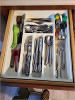 Oneida stainless flatware & misc items