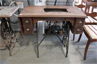 WHITE SEWING MACHINE TABLE