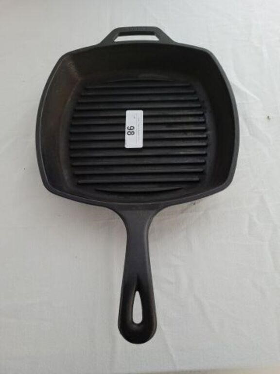 LODGE CAST SKILLET 10 INCH