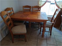 Pine dining table with five chairs, 1 leaf