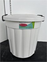 White 6gal pail with lid