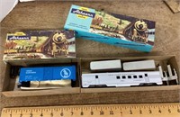 2 Athearn miniature trains