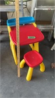 Kids crayola Desk and chair