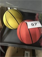 2 BASKET BALLS