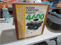 KODAK CAROUSEL PROJECTOR 4600 WITH BOX