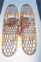 VINTAGE WOOD SNOWSHOES ! -A