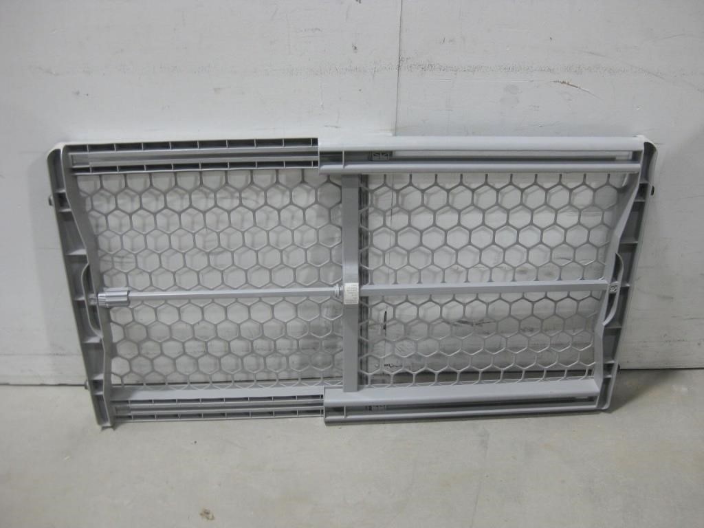 23"x 26.5" - 41.5" Plastic Pet/Baby Gate