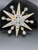 Vintage star snowflake brooch pin