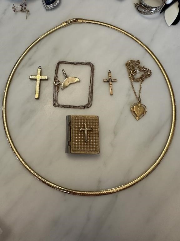 LOT OF NECKLACE / CROSSES CHAIN