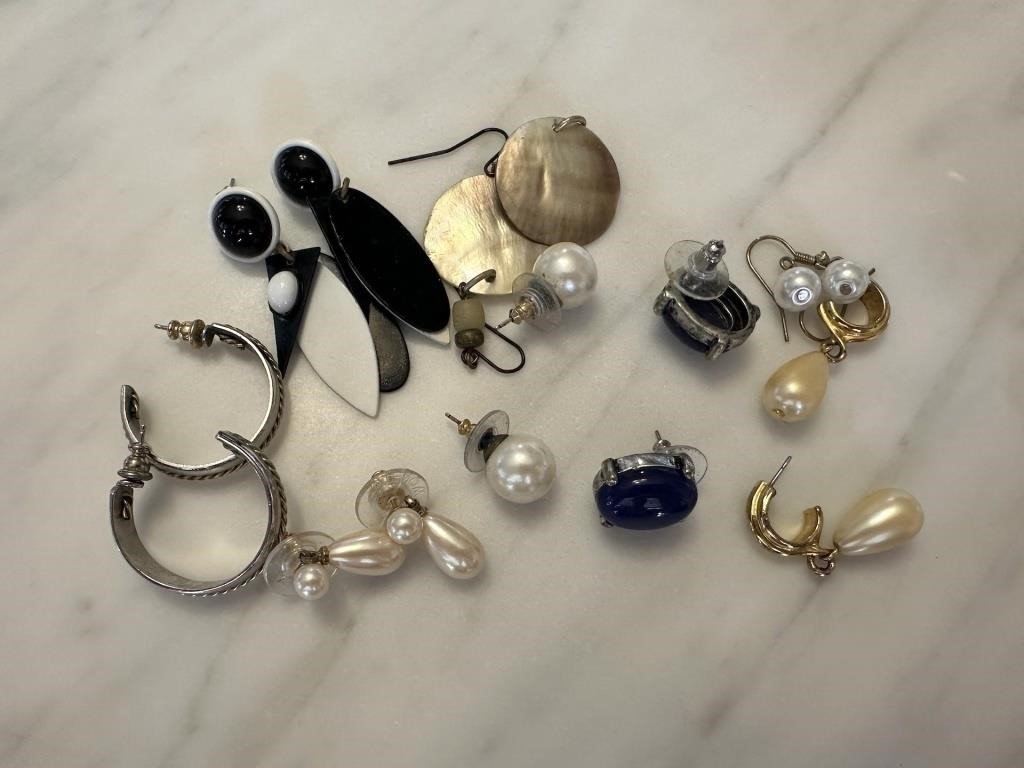 LOT OF MIXED PAIRS OF EARRINGS