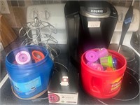 KEURIG WITH RACK AND K CUPS