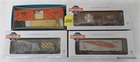 4 Athearn Box Cars, OB