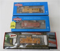 3 Athearn Cabooses, OB: RG, GN, MC