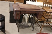 ANTIQUE TREADLE SEWING MACHINE TABLE