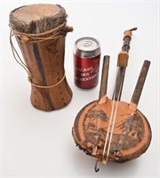 2 instruments de musique, en bois