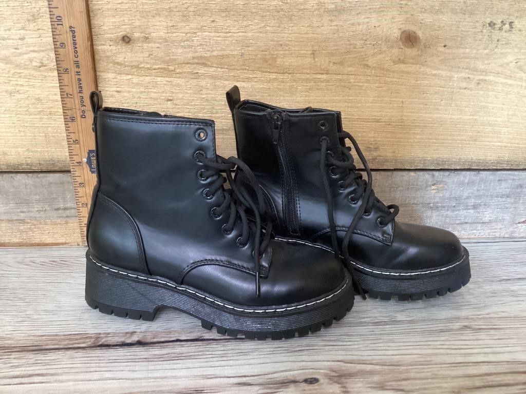 Madden NYC size 7 boots