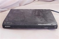 Sony CD / DVD player, model DVP-SR510H -