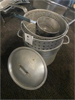 large pan lot , 2 strainers Soup pot w lid