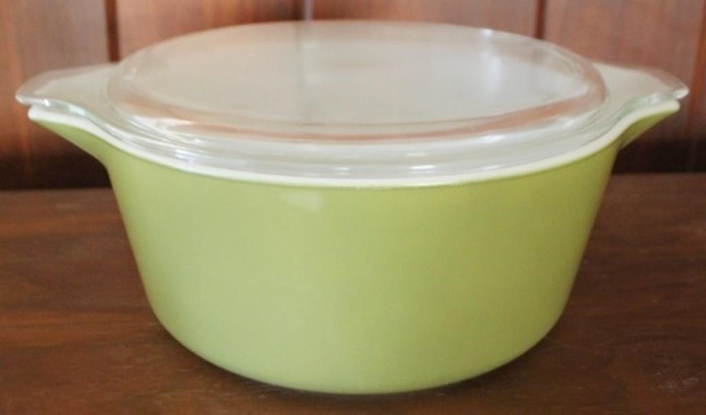 Vintage Pyrex Dish with Lid - 11" x 4.5"