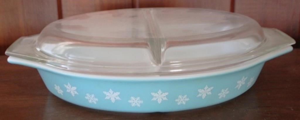 Vintage Pyrex Dish with Lid - 13" x 9"