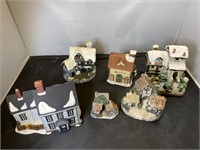 6 Piece Christmas Villiage One is Dept 56