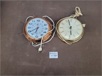 2 Vintage clocks