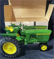 John Deere 3020 with box