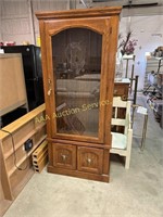 Oak glass front lighted gun cabinet with key.