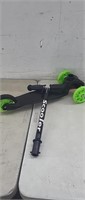 NEW Scooter w/ Light Up LED Wheels for Ages 2-5,