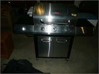 Char Broil Gas Grill - VERY CLEAN