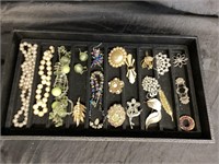 BROOCHES & MORE JEWELRY MIX