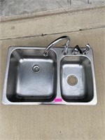 Stainless steel sink 33 x 22
With faucets and